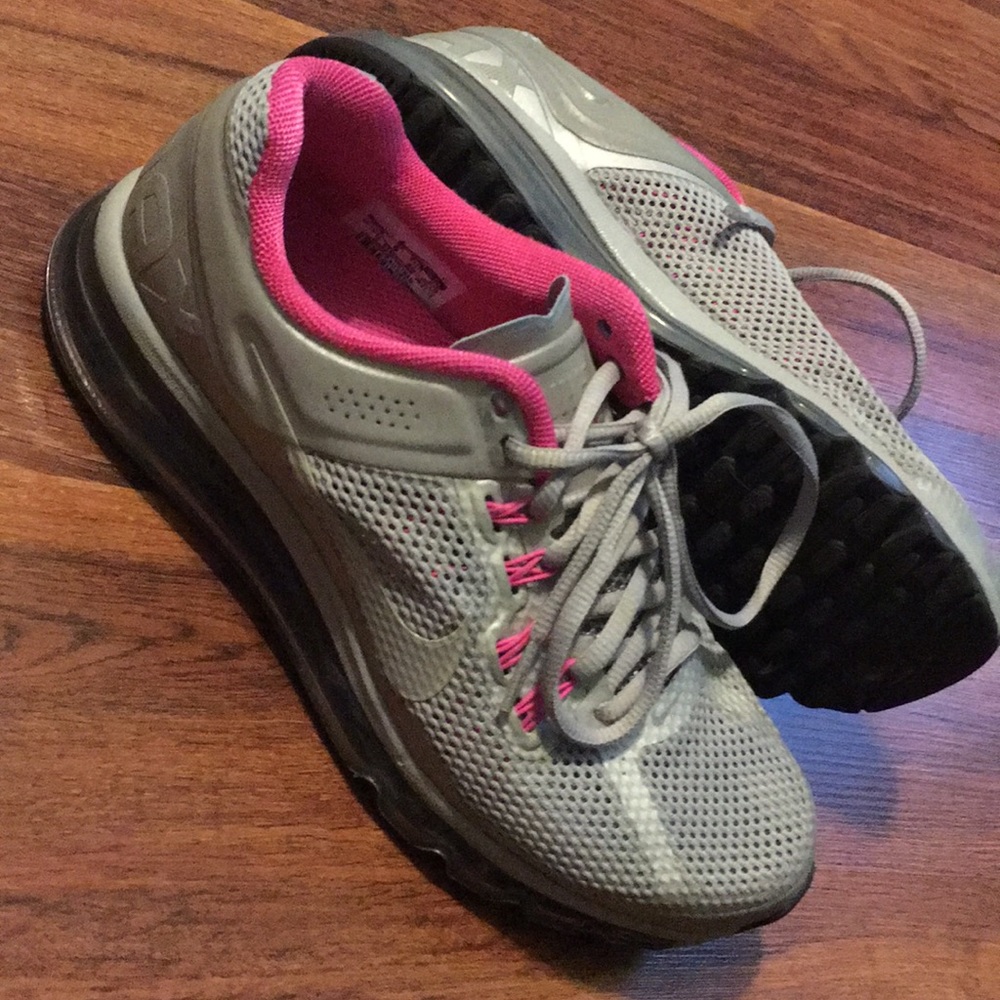 Women’s Nike AirMax pink & silver sneakers / 8.5